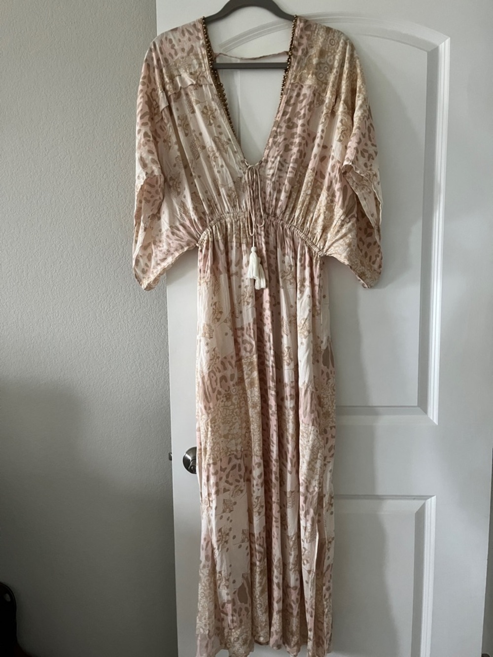 🌼 Z& L ~ Bohemian Tan &  Cream Maxi Dress with Tassel Tie size Lrg🌼